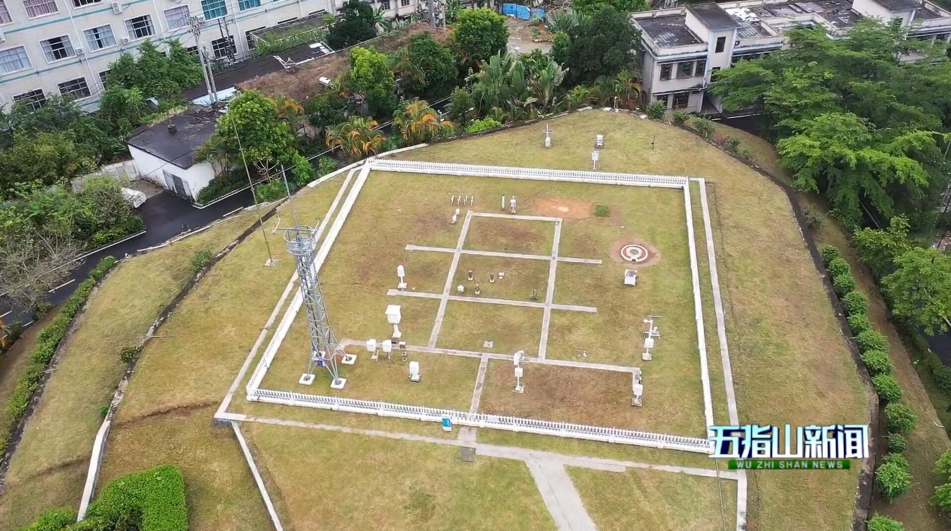 “寻访最美气象台站”央媒报道组来访五指山